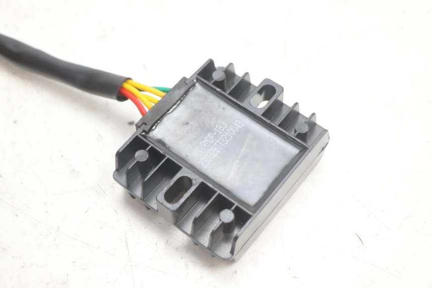 photo de REGULATEUR CHARGE JM MOTORS OLDIES 4T 50 (2020 - 2026) - Gros plan technique
