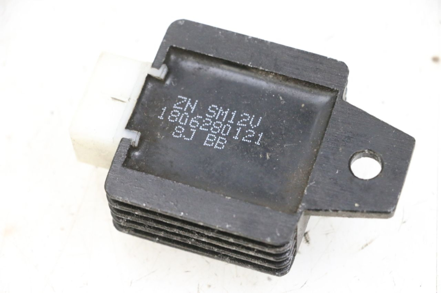 photo de REGULATEUR CHARGE JM MOTORS OLDIES GT 4T 50 (2018 - 2025) - Autre angle de vue