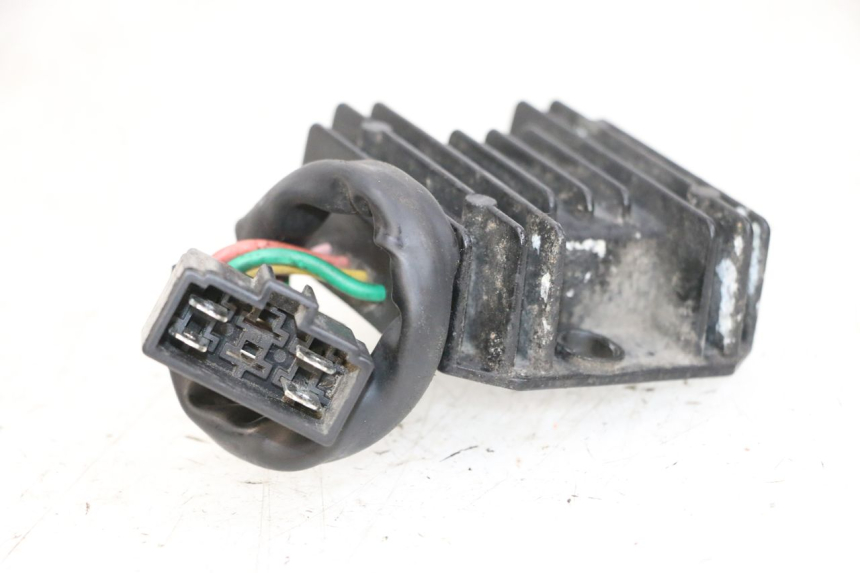 photo de REGULATEUR CHARGE SYM ORBIT III 3 4T 50 (2018 - 2021) - Gros plan technique