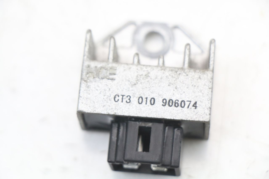 photo de REGULATEUR CHARGE SYM ORBIT 50 (2008 - 2010) - Zoom état d’usage