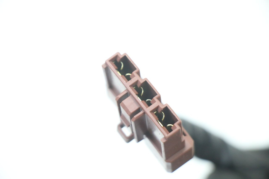 photo de RÉGULATEUR DE CHARGE PEUGEOT CITYSTAR 125 (2011 - 2017) - Points de fixation