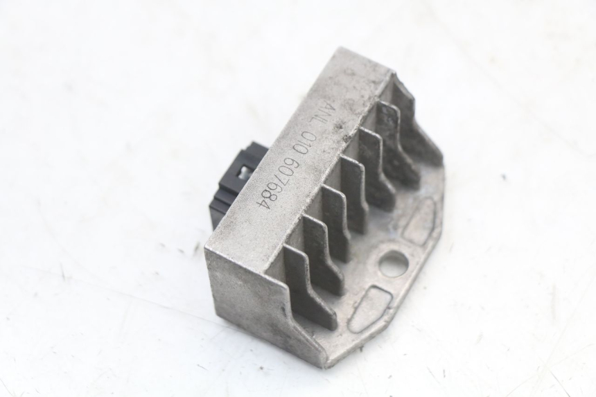 photo de REGULATEUR CHARGE PEUGEOT DJANGO 125 (2014 - 2017) - Détail de la pièce