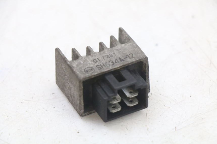 photo de RÉGULATEUR DE CHARGE PEUGEOT ELYSTAR 50 (2002 - 2014) - Détail de la pièce