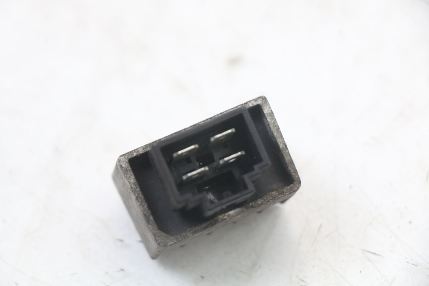 photo de RÉGULATEUR DE CHARGE PEUGEOT ELYSTAR 50 (2002 - 2014) - Autre angle de vue