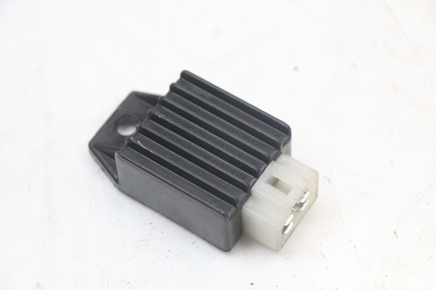 photo de REGULATEUR CHARGE PEUGEOT KISBEE 2T 50 (2010 - 2017) - Vue principale