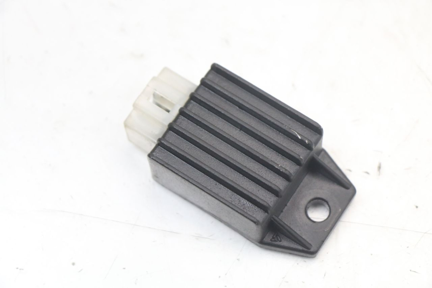 photo de REGULATEUR CHARGE PEUGEOT KISBEE 2T 50 (2010 - 2017) - Détail de la pièce