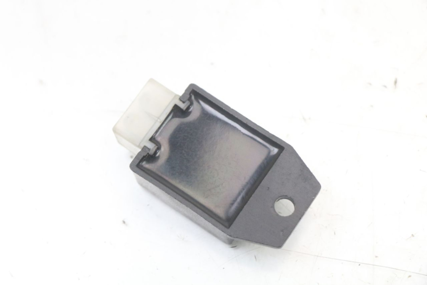 photo de REGULATEUR CHARGE PEUGEOT KISBEE 2T 50 (2010 - 2017) - Autre angle de vue