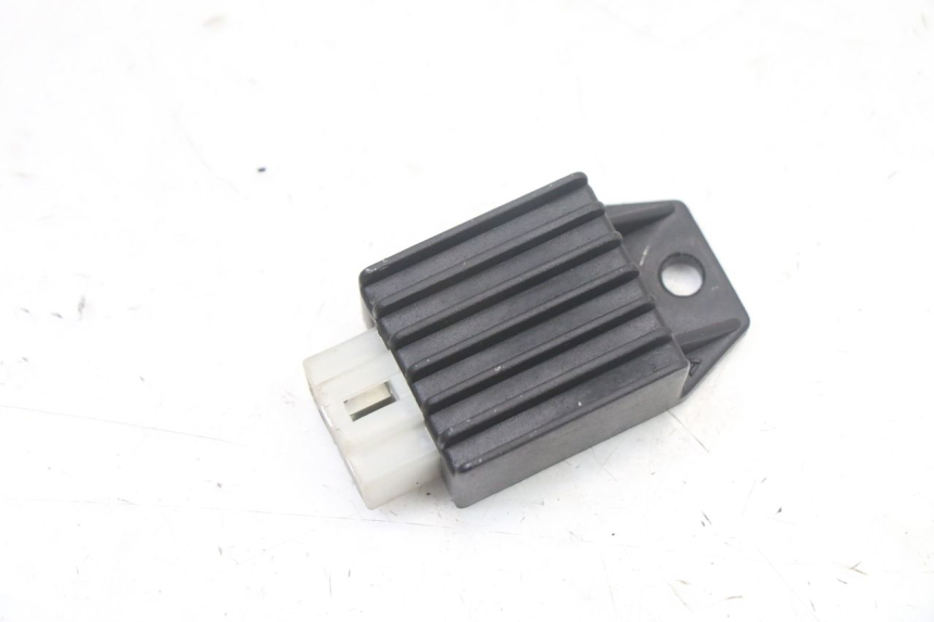 photo de REGULATEUR CHARGE PEUGEOT KISBEE 2T 50 (2010 - 2017) - Détail de la pièce