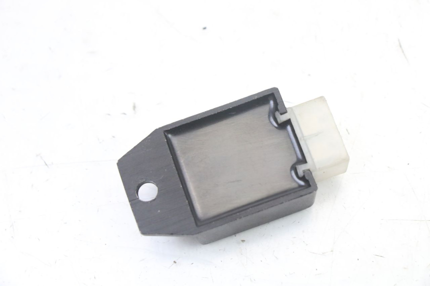 photo de REGULATEUR CHARGE PEUGEOT KISBEE 2T 50 (2010 - 2017) - Autre angle de vue