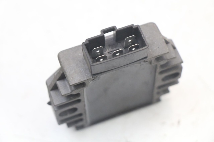 photo de REGULATEUR CHARGE PIAGGIO BEVERLY 125 (1998 - 2005) - Zoom état d’usage