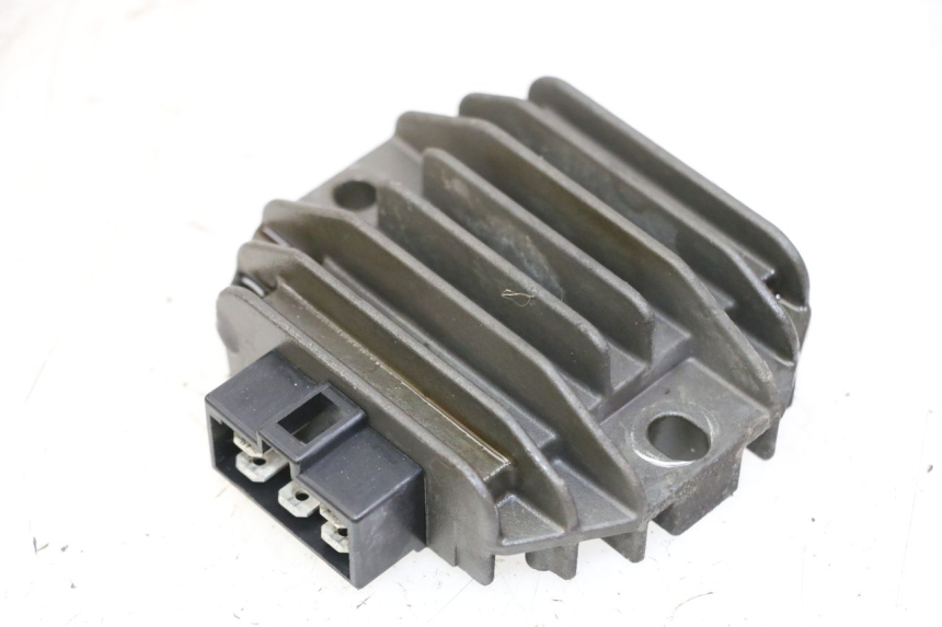 photo de REGULATEUR CHARGE PIAGGIO MP3 125 (2006 - 2014) - Vue principale