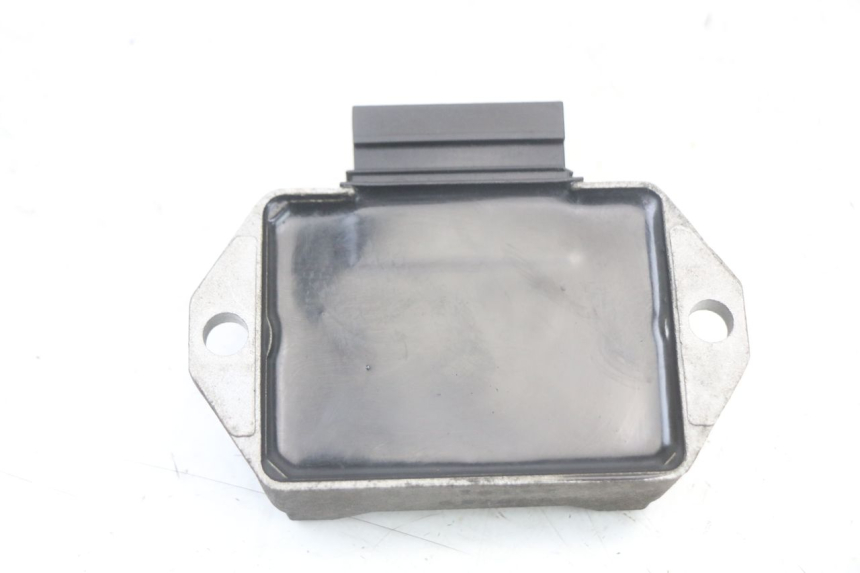 photo de RÉGULATEUR DE CHARGE PIAGGIO NEW TYPHOON 50 (2010 - 2017) - Autre angle de vue