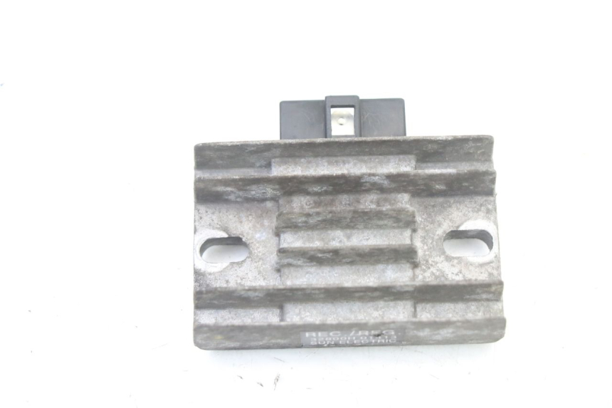 photo de RÉGULATEUR DE CHARGE PIAGGIO VESPA GRANTURISMO 125 (2003 - 2007) - Détail de la pièce