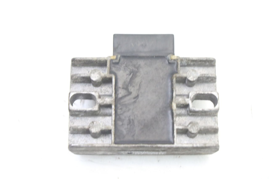 photo de RÉGULATEUR DE CHARGE PIAGGIO VESPA GRANTURISMO 125 (2003 - 2007) - Autre angle de vue