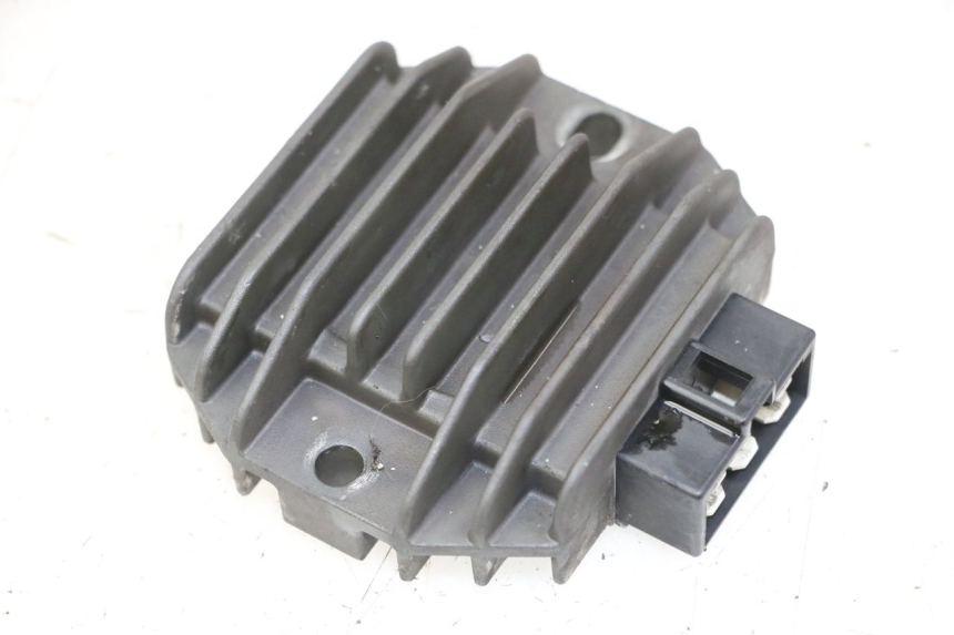 photo de REGULATEUR CHARGE PIAGGIO VESPA GRANTURISMO 200 (2004 - 2005) - Vue principale