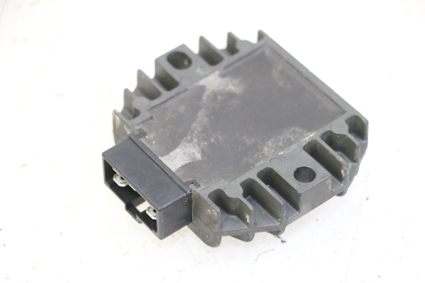 photo de REGULATEUR CHARGE PIAGGIO VESPA GRANTURISMO 200 (2004 - 2005) - Détail de la pièce