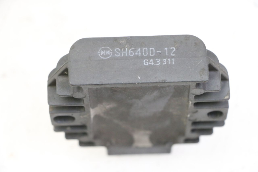 photo de REGULATEUR CHARGE PIAGGIO VESPA GRANTURISMO 200 (2004 - 2005) - Zoom état d’usage