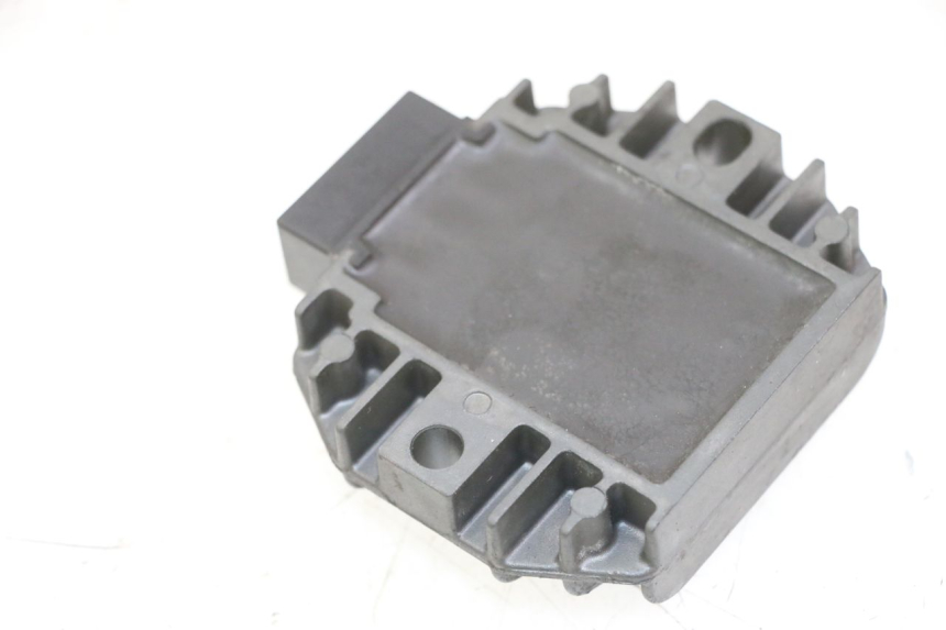 photo de REGULATEUR CHARGE PIAGGIO VESPA LX 150 (2005 - 2013) - Détail de la pièce