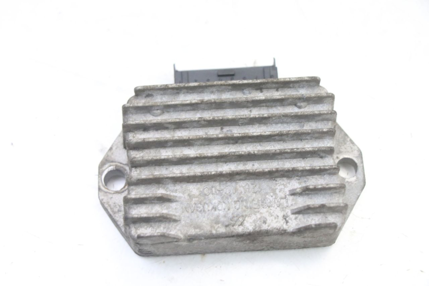 photo de REGULATEUR CHARGE PIAGGIO VESPA S 2T 50 (2007 - 2014) - Détail de la pièce