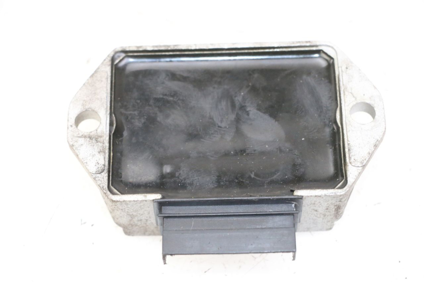 photo de REGULATEUR CHARGE PIAGGIO VESPA S 2T 50 (2007 - 2014) - Zoom état d’usage