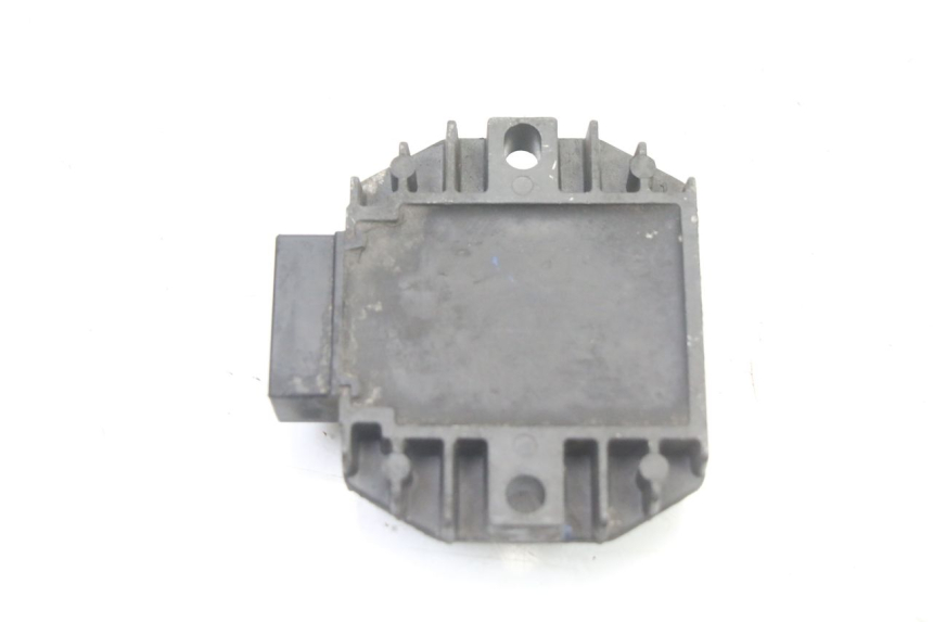 photo de REGULATEUR CHARGE PIAGGIO X8 125 (2004 - 2007) - Autre angle de vue