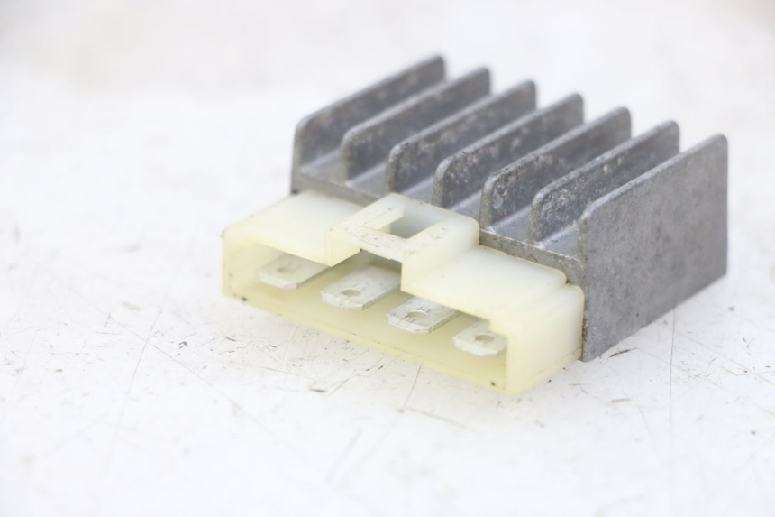 photo de REGULATEUR CHARGE APRILIA RALLY AC 50 (1995 - 2004) - Détail de la pièce