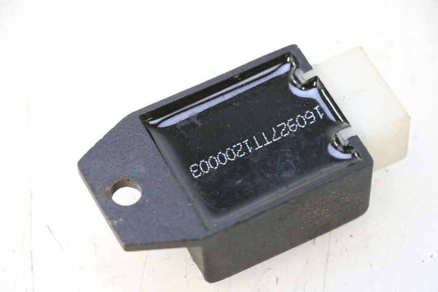 photo de REGULATEUR CHARGE ORCAL RAPTOR 50 (2015 - 2021) - Autre angle de vue