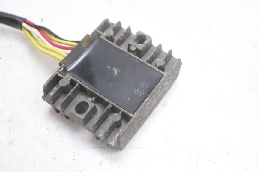 photo de REGULATEUR CHARGE YIYING RETRO 125 (2008 - 2018) - Gros plan technique