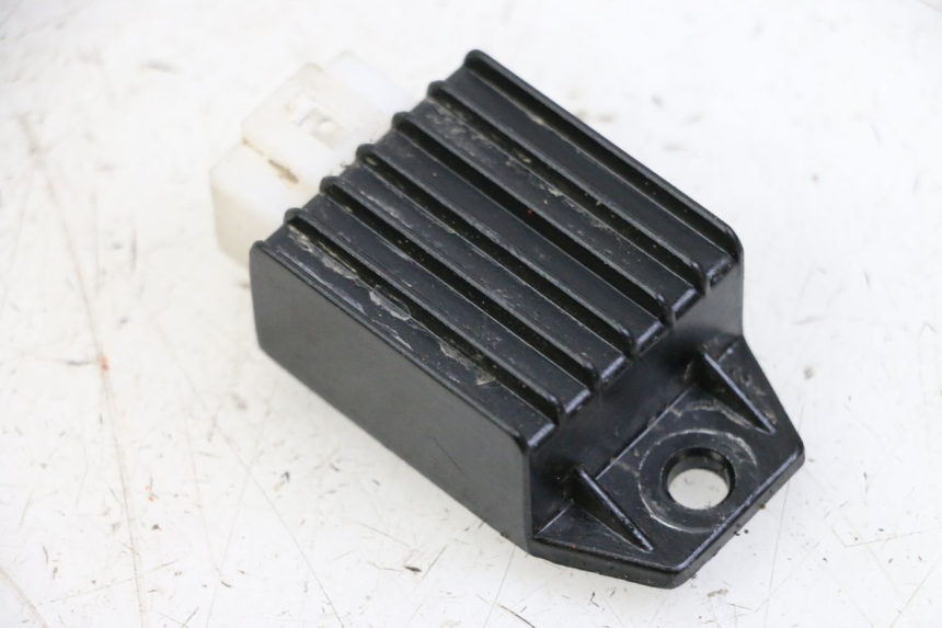 photo de REGULATEUR CHARGE APOLLO RFZ 125 - Détail de la pièce