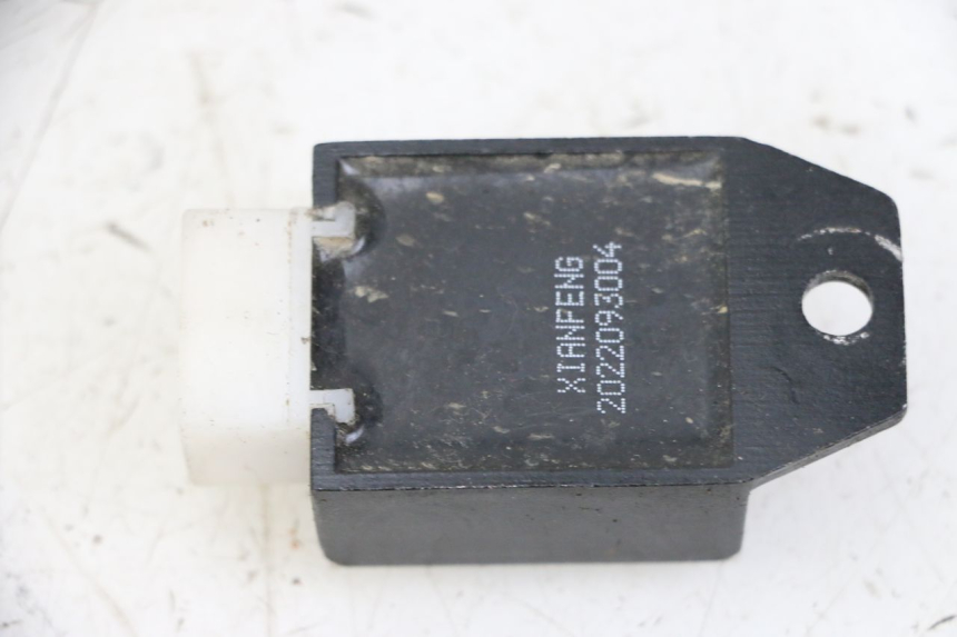 photo de REGULATEUR CHARGE APOLLO RFZ 125 - Autre angle de vue