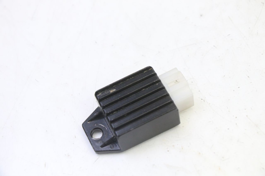 photo de REGULATEUR CHARGE APOLLO RFZ 125 - Détail de la pièce