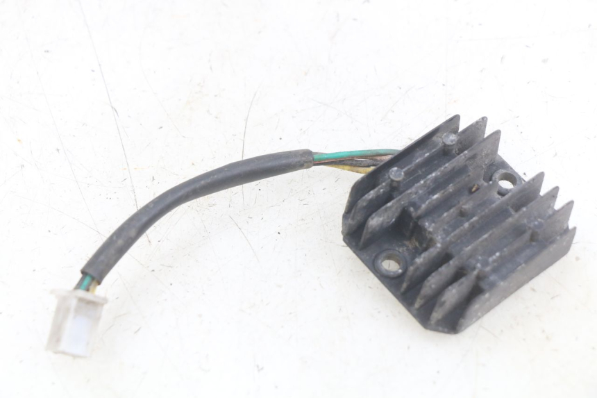 photo de REGULATEUR CHARGE YAMASAKI ROADSTER 50 (2013 - 2018) - Vue principale