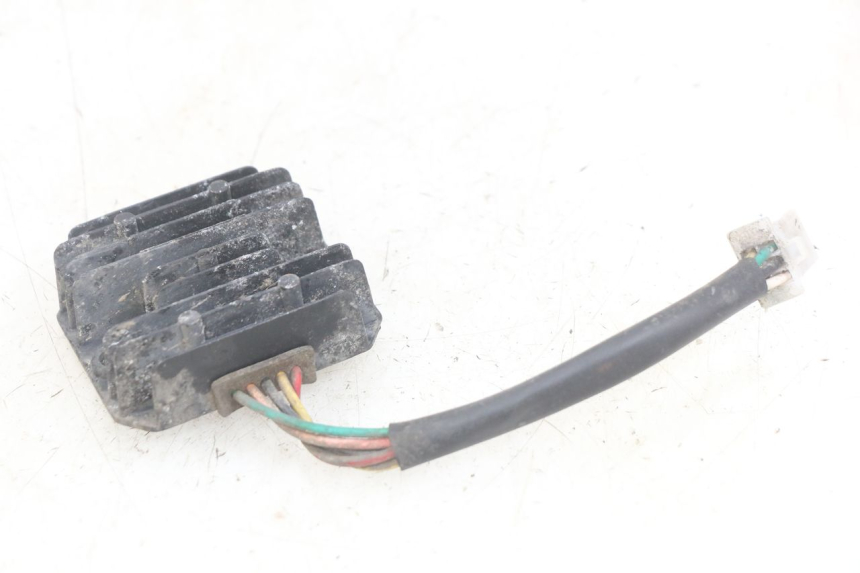 photo de REGULATEUR CHARGE YAMASAKI ROADSTER 50 (2013 - 2018) - Autre angle de vue