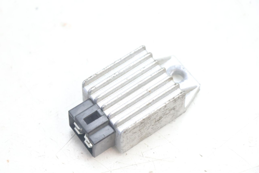 photo de REGULATEUR CHARGE YAMASAKI ROADSTER 50 (2013 - 2018) - Vue principale