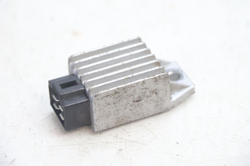 photo de REGULATEUR CHARGE YAMASAKI ROADSTER 50 (2013 - 2018) - Détail de la pièce