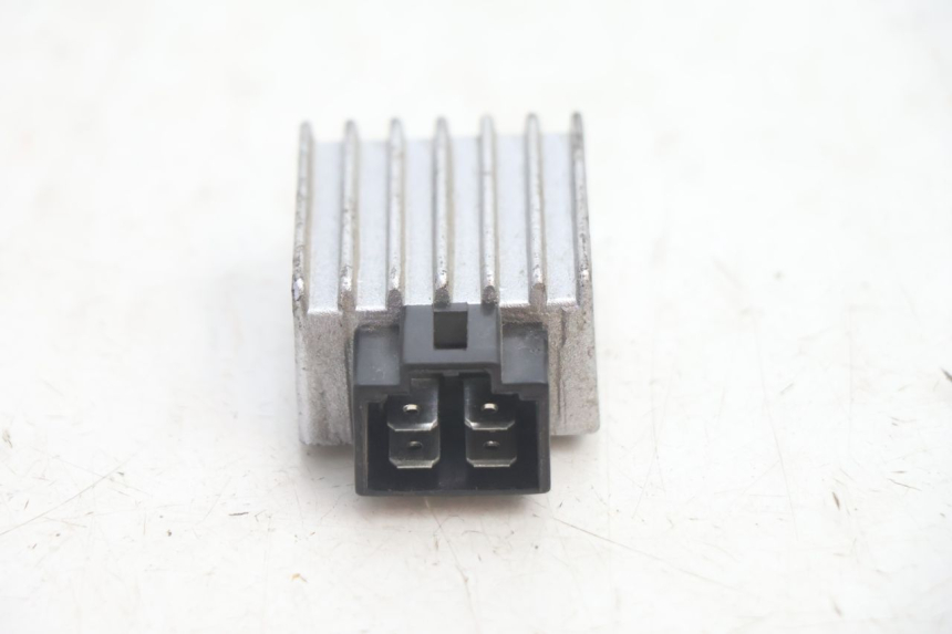 photo de REGULATEUR CHARGE YAMASAKI ROADSTER 50 (2013 - 2018) - Gros plan technique
