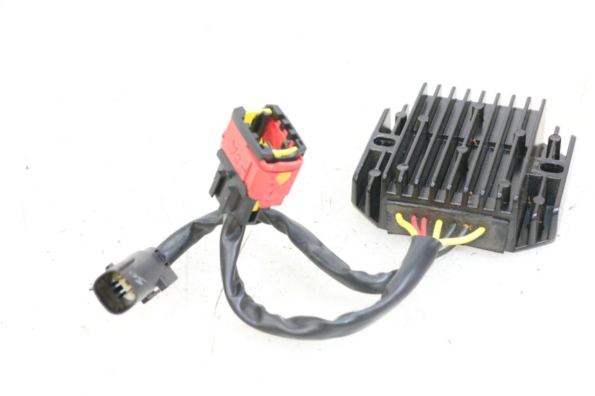 photo de REGULATEUR CHARGE ROYAL ENFIELD CONTINENTAL GT 650 (2019 - 2024) - Vue d’ensemble