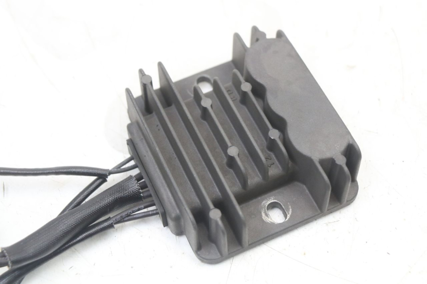 photo de REGULATEUR CHARGE ROYAL ENFIELD SCRAM 411 (2022 - 2024) - Zoom état d’usage