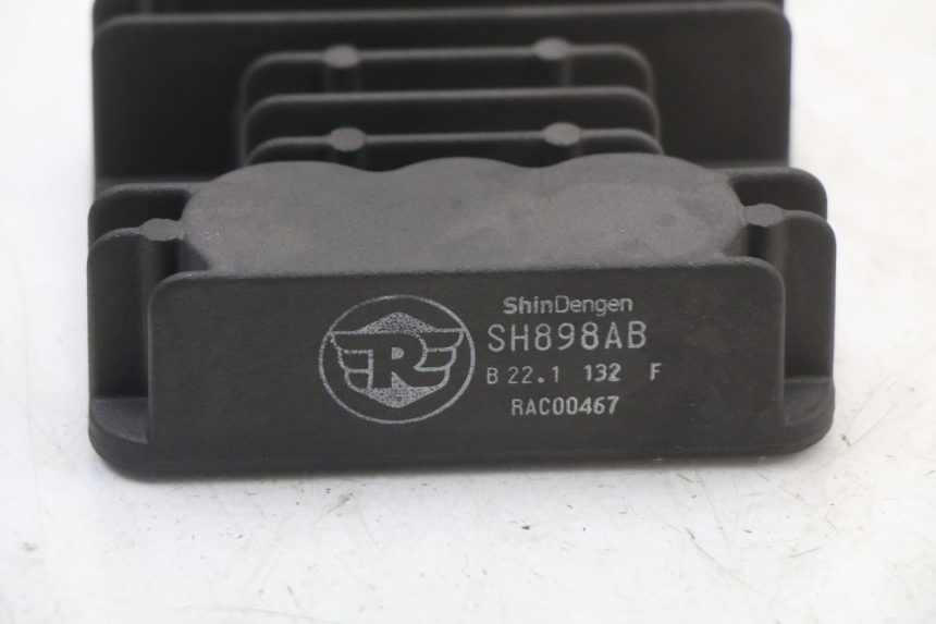 photo de REGULATEUR CHARGE ROYAL ENFIELD SCRAM 411 (2022 - 2024) - Autre angle de vue