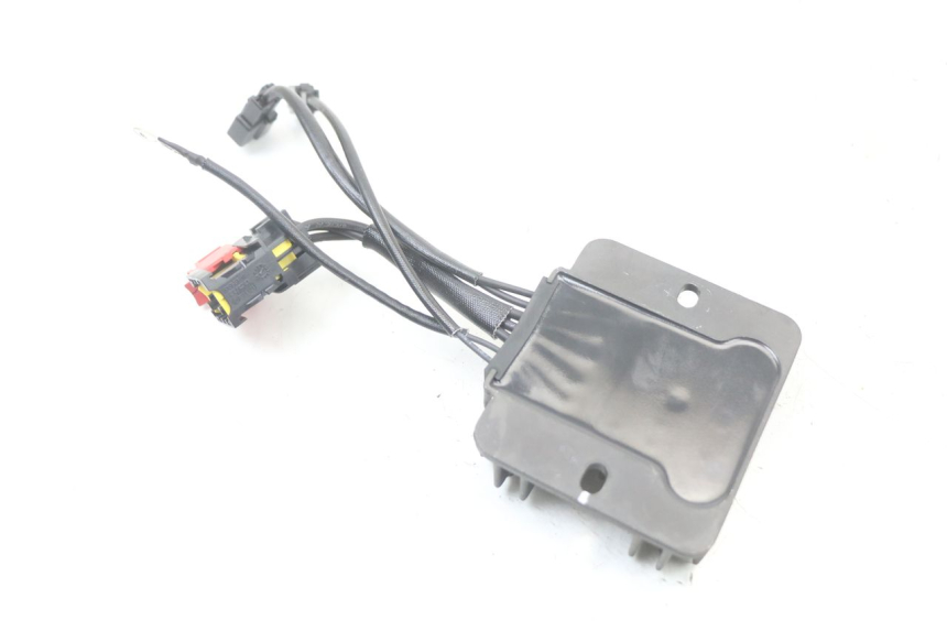 photo de REGULATEUR CHARGE ROYAL ENFIELD SCRAM 411 (2022 - 2024) - Gros plan technique
