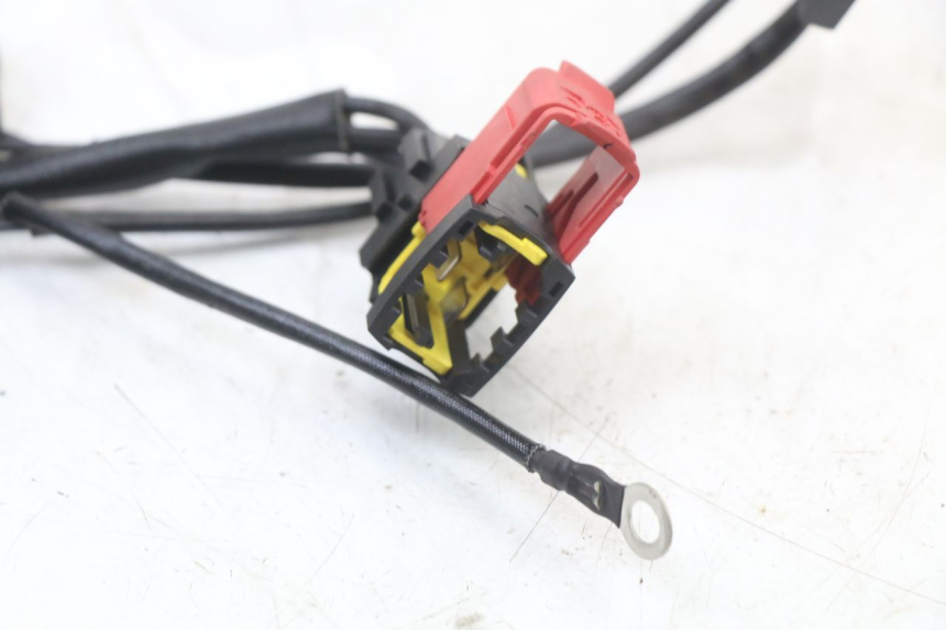 photo de REGULATEUR CHARGE ROYAL ENFIELD SCRAM 411 (2022 - 2024) - Points de fixation