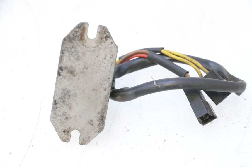 photo de REGULATEUR CHARGE MZ RT 125 (2000 - 2008) - Points de fixation