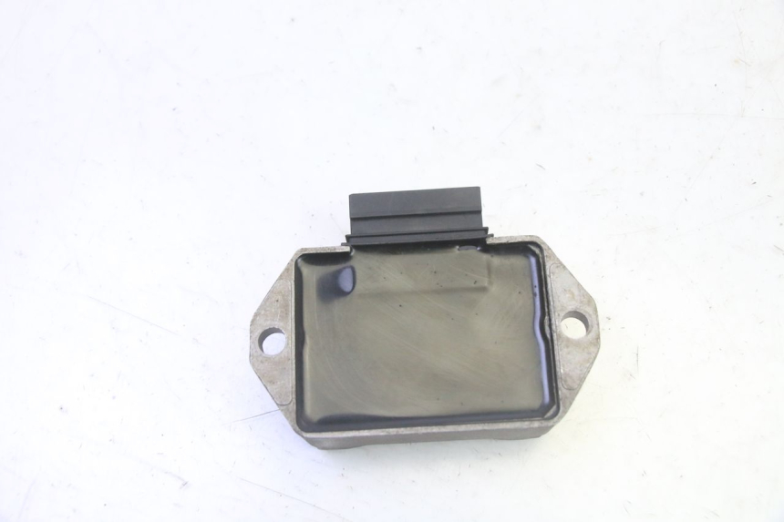 photo de REGULATEUR CHARGE GILERA RUNNER SP 50 (2009 - 2017) - Autre angle de vue