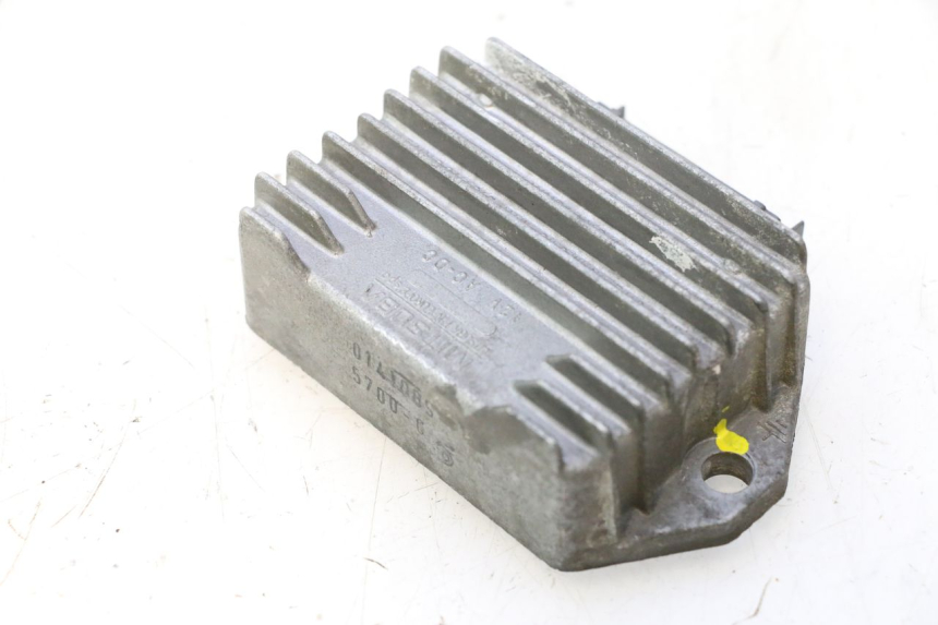 photo de REGULATEUR CHARGE GILERA RUNNER SP 50 (2002 - 2004) - Gros plan technique