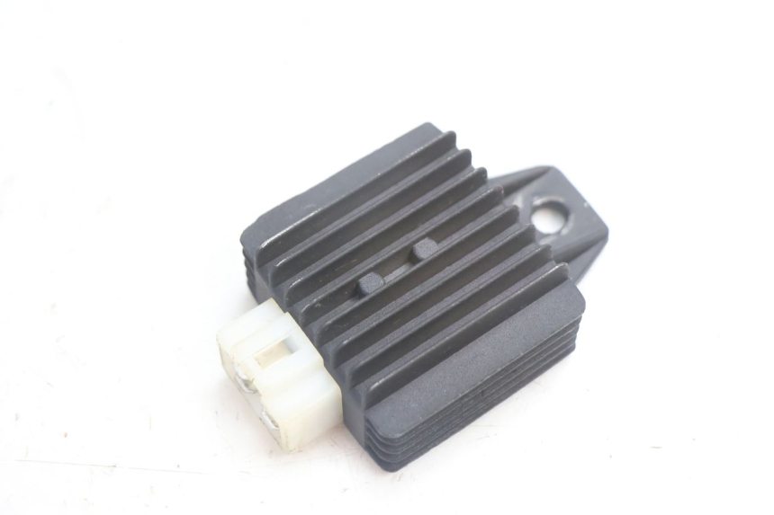 photo de REGULATEUR CHARGE KEEWAY RY6 2T 50 (2011 - 2019) - Vue principale