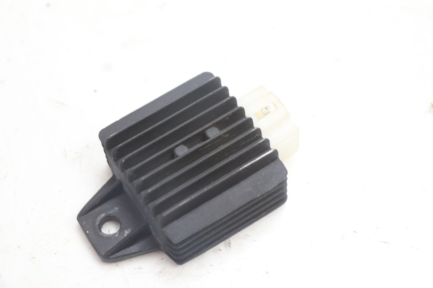 photo de REGULATEUR CHARGE KEEWAY RY6 2T 50 (2011 - 2019) - Détail de la pièce