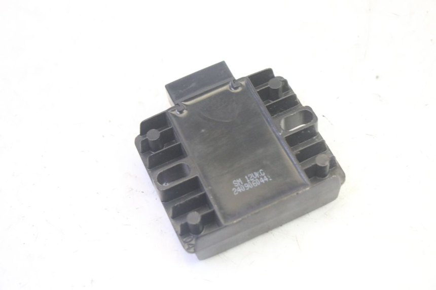 photo de REGULATEUR CHARGE JM MOTORS SANTANA EVO 50 (2024 - 2026) - Zoom état d’usage