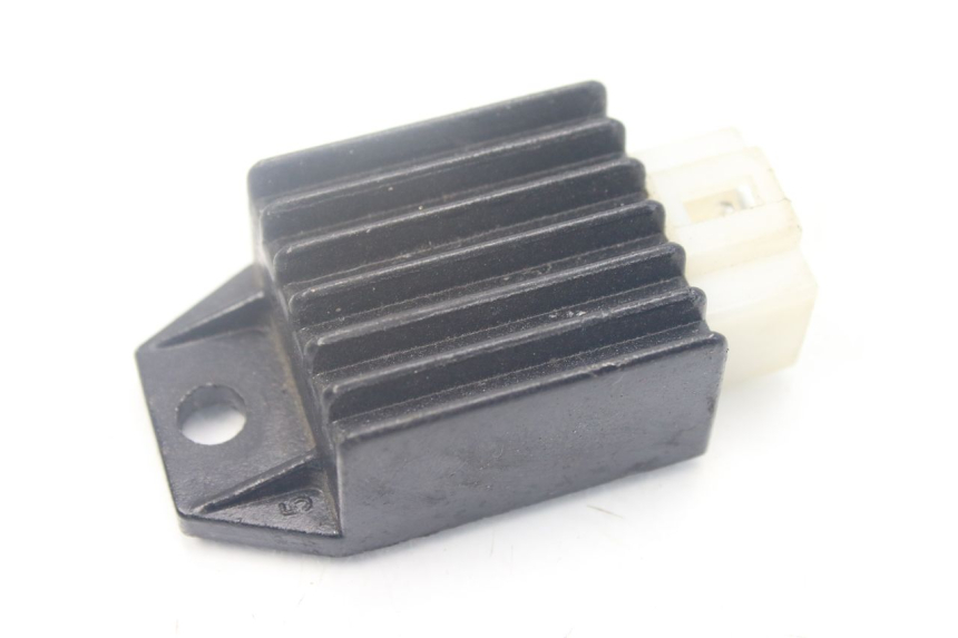 photo de RÉGULATEUR DE CHARGE JM MOTORS SANTANA 50 (2014 - 2023) - Gros plan technique