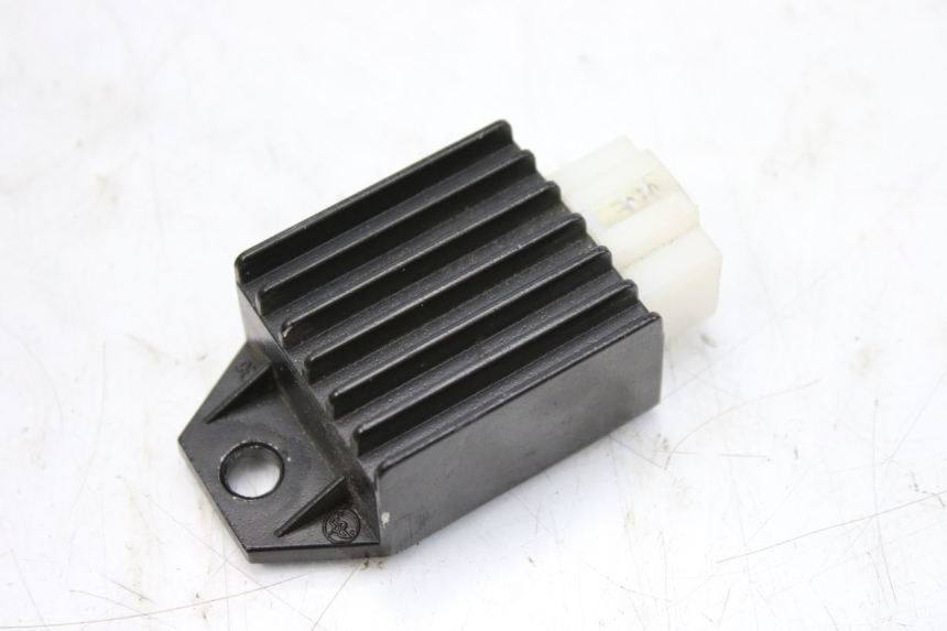 photo de RÉGULATEUR DE CHARGE JM MOTORS SANTANA 50 (2014 - 2023) - Gros plan technique