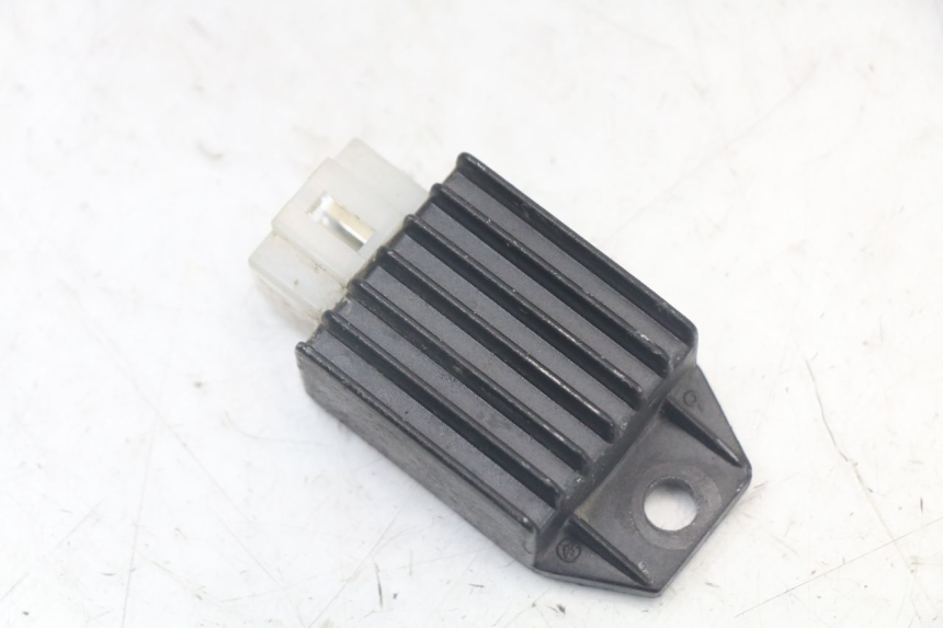 photo de RÉGULATEUR DE CHARGE JM MOTORS SANTANA 50 (2014 - 2023) - Détail de la pièce